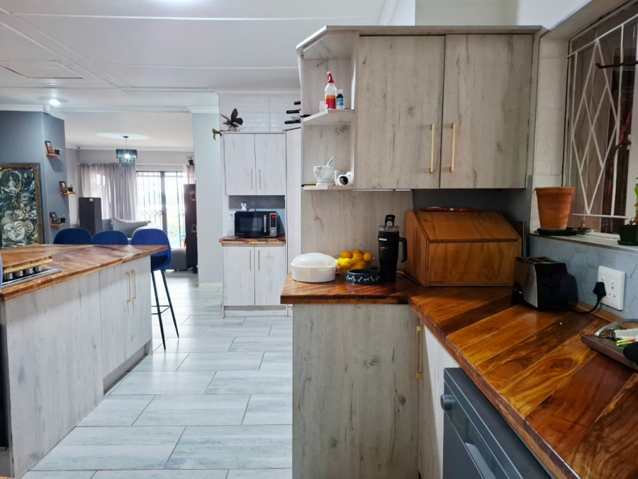 4 Bedroom Property for Sale in Uitsig Free State